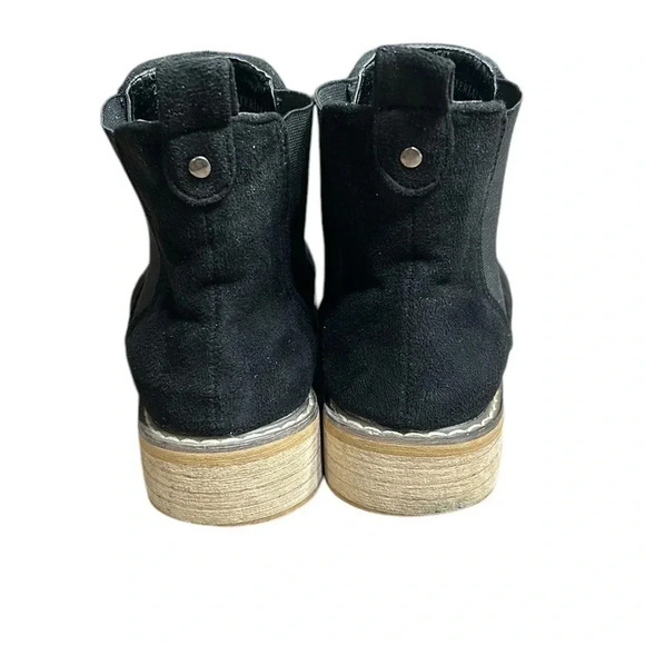 Seven 7 ankle booties, women size 7. Suede feel ,black ,tan sole,great condition - Picture 5 of 16